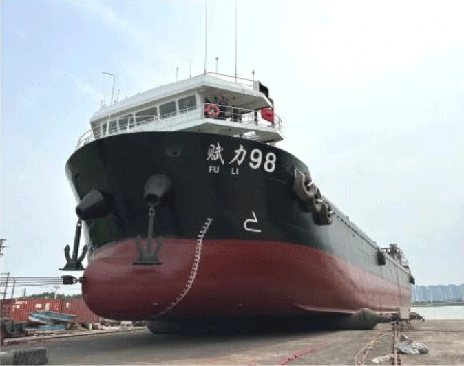 container-ship-customer-project-case-5 tugboat